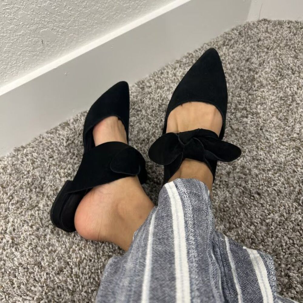 Express Womens Black Suede Bow Mules Flats Pointed Toe Size 8 Pre-Owned Stylish